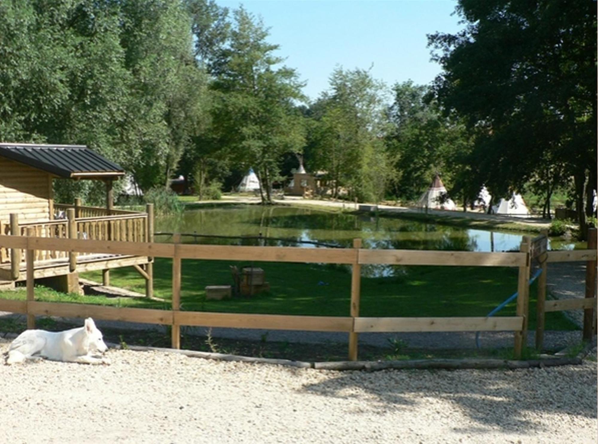 Etangs Du Moulin Hotel Suzy Екстериор снимка
